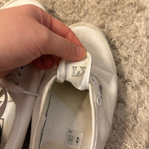 White vans - Picture 4 of 5